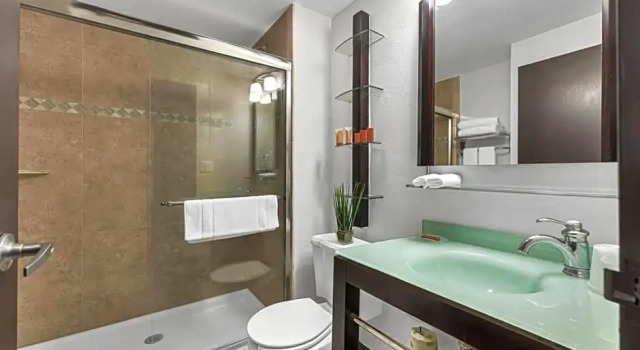 Номер Luxury Bayfront Inn Fifth Avenue