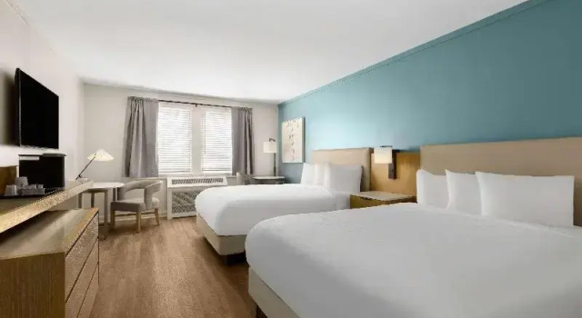 Четырёхместный номер Standard Elizabethan Inn