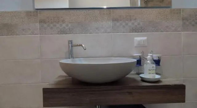 L'Incanto dell'Airone, Book Hotel Hoteller i Malgrate med parkering, Parkering