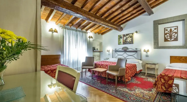 Четырёхместный номер Standard Hotel Collodi Firenze