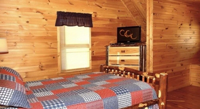 Lamb's Cabin by the Creek - 3 Br Cabin