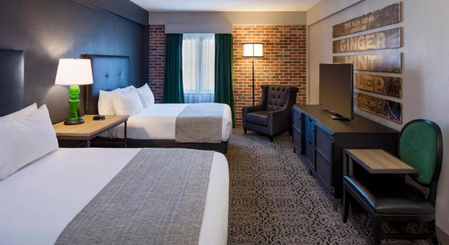 Четырёхместный номер Standard Holiday Inn Hotel French Quarter-Chateau Lemoyne by IHG