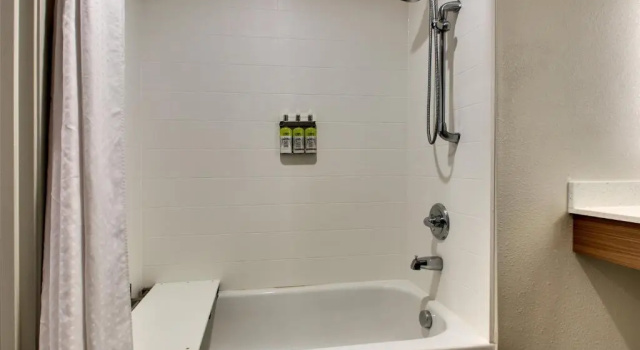 Четырёхместный номер Standard Holiday Inn Express Georgetown by IHG