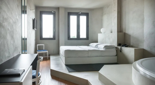 Двухместный люкс Point Hotel