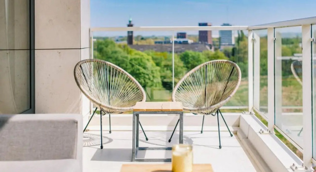 SHS HOMES-LUXE HIGHRISE, 2 BEDROOMS, KITCHEN, FREE PARKING, STUNNING VIEW, LARGE TARRASSE, WORKSPACE, Washer&Drider, Prenota Hotel Hotel a Flanders con parcheggio, Parcheggio