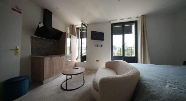 Апартаменты Comfort HDG Hôtel Gare de LIsle Adam Apparts Hotel