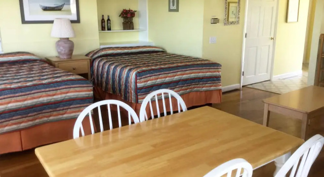 Четырёхместный номер Deluxe с балконом Cape View Motel