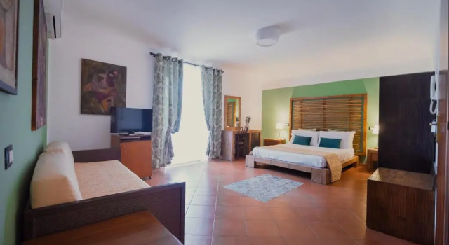 Четырёхместный номер Comfort Kalamarina Rooms