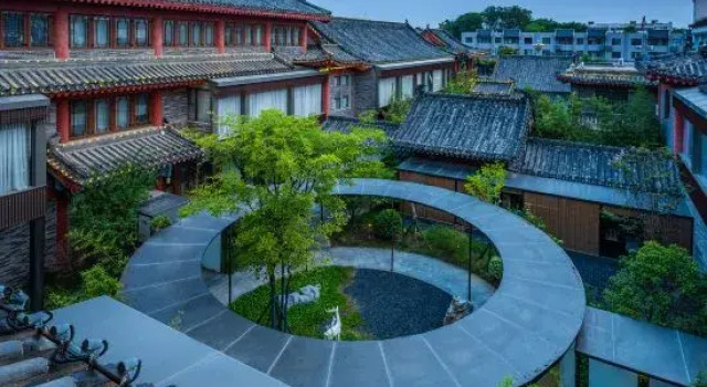 Kaifeng Millennium City Park Gulou Public Square | Yuhefu Classical Garden Resort Hotel, Rezervovat Lázně / Resort Kchaj-feng Henan