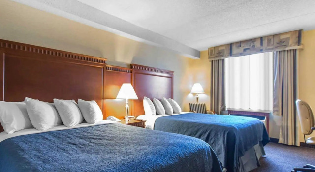 Четырёхместный номер Standard Quality Inn & Suites Bay Front