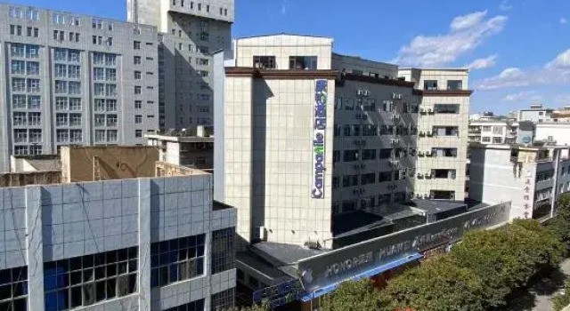 Campanile Hotel (Zhaotong Youth Road Financial Center Store), Boek Hotel Hotels in Zhaotong met parkeren, Parkeren
