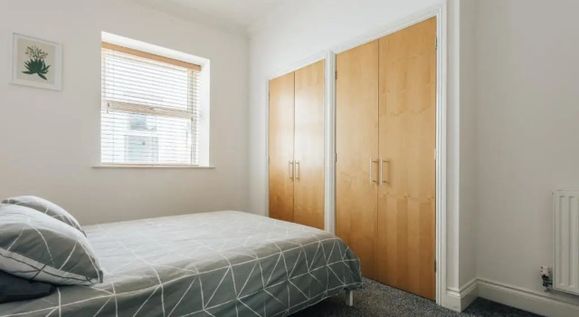 Spacious 2 bedroom flat near beach and town centre, Забронировать Отель Отели Борнмута с парковкой, рядом с Парк Мейрик, Парковка