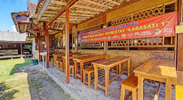 Oyo 91201 Larasati Homestay Pantai Klayar, Rezervovat Hotel Tegal Central Java