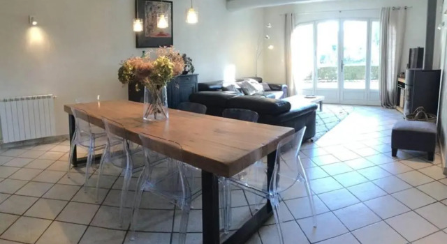 Farmhouse with private pool in the countryside of Plan d'Orgon in Provence, 8 persons LS1 365 MIGNOUN, Rezerwuj Hotel Hotele w Orgon z basenem, Basen
