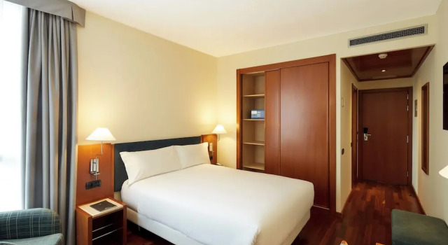 Номер Superior Sercotel Cornellà Barcelona
