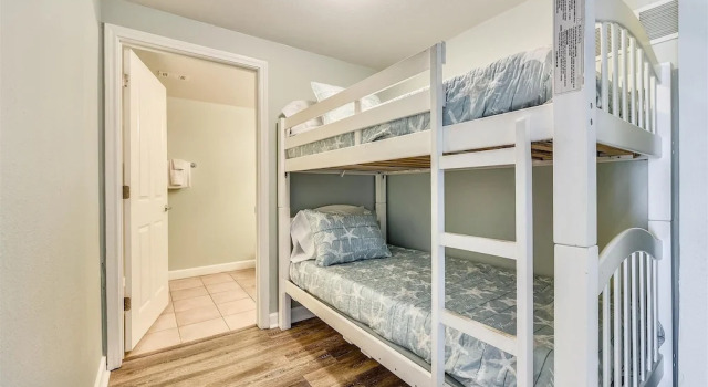 Shores Of Panama 325 - 3rd Floor, Updated, Free Fun! Sleeps 6. 1 Bedroom Condo by RedAwning, Забронировать Отель Панама-Сити Панхэндл Флорида, рядом с Загородный клуб "Сигнал Хилл"