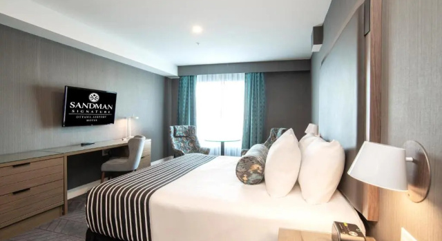 Номер Standard Sandman Signature Ottawa Airport Hotel