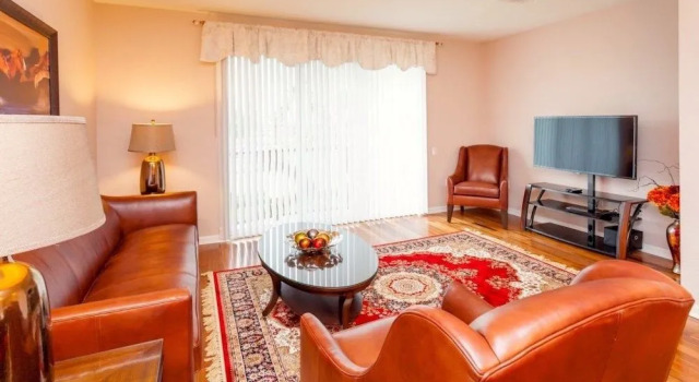 5038 Tideview Cir 23 3 Br townhouse by RedAwning, Rezerwuj Hotel Hotele w Kissimmee z basenem, Basen