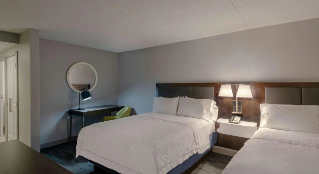 Четырёхместный номер Standard Hampton Inn Waldorf