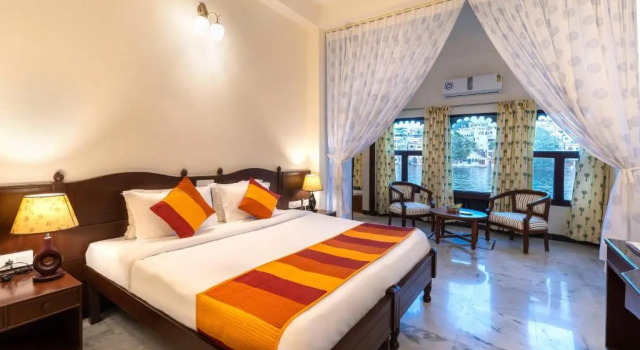 Люкс Sarovar - Lake Facing Boutique Hotel On Lake Pichola