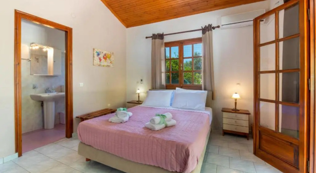 Agrielia, Book Hotel Gaios Paxoi