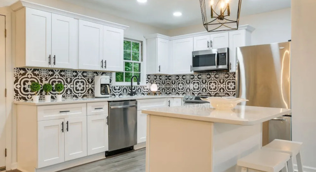 Коттедж Charming Cary Home ~ 10 Mi to Downtown Raleigh!