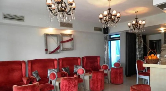 Arcadia Suites and Spa, Забронировать Курортный отель Отели Пороса с бассейном, Бассейн