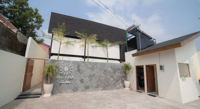Ubu Villa Alston in Yogyakarta, Book Villa Villas in Yogyakarta, Villa