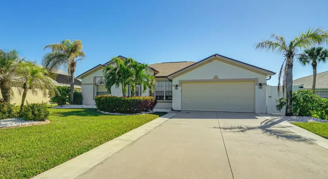 Коттедж с 4 комнатами Sunny Fort Myers Home w/ Heated Pool!