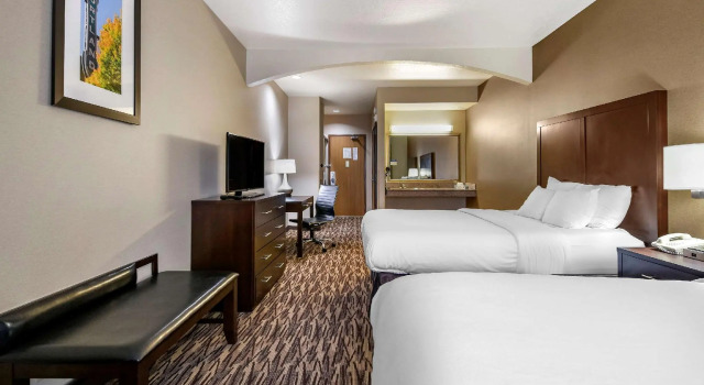 Четырёхместный люкс Comfort Suites Portland Airport
