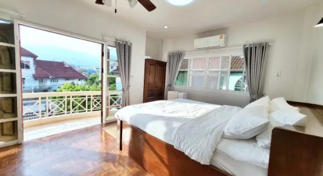 Poon House Nimman: Spacious Stay Near Attractions, Забронировать Отель Чиангмай провинция Чианг Май, рядом с Нимман Хаемин