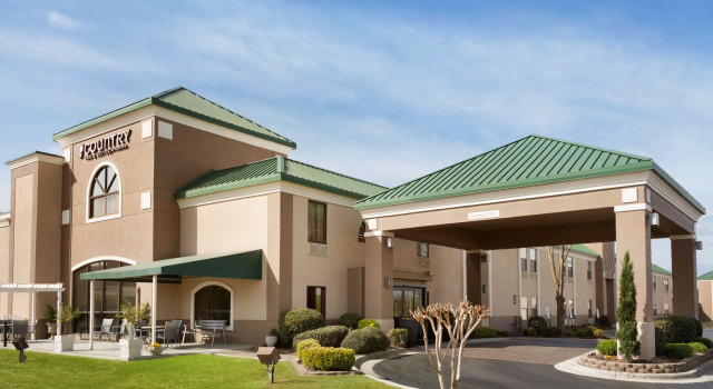 Spring Lake Inn & Suites - Fayetteville, Buchen Sie Hotel Spring Lake North Carolina