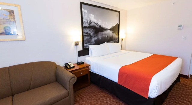 Номер Superior Super 8 by Wyndham Drayton Valley