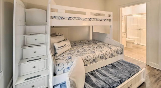 Myrtle Beach Resort Retreat w/ Pool & Pond Views!, Забронировать Курортный отель Отели Южной Каролины 3 звезды, 3*