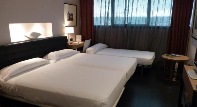 Трёхместный номер URH Hotel Spa Zen Balagares