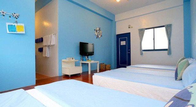 Blue and White Holiday B&B, Book Bed and Breakfast Hoteller i Guanshan med parkering, Parkering