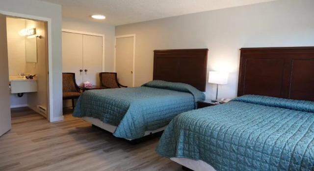 Четырёхместный номер Standard Skylite Motel