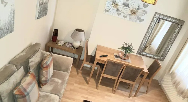 Cedar Villa - Inviting 5-bed House in Chatham-, Забронировать Вилла Отели Англии 3 звезды, 3*