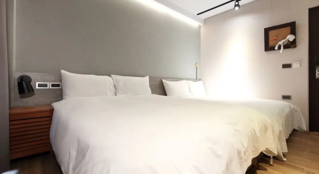 Четырёхместный номер Economy с балконом MIDORI Hostel