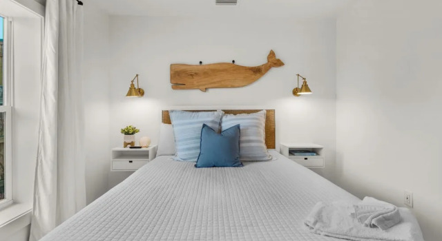4 Minutes to the Beach! Cute & Coastal With Room for 9