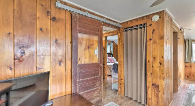 Walk to Marina: Cute Gilford Cottage w/ Grill, Забронировать Дом для отпуска Виллы Гилфорд, Вилла