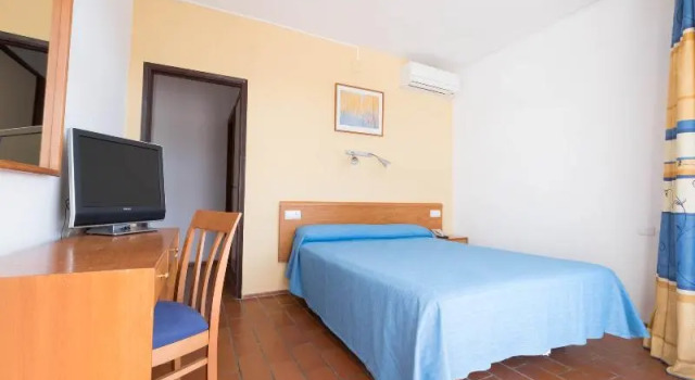 Одноместный номер Standard с балконом azuLine Hotel Mediterráneo