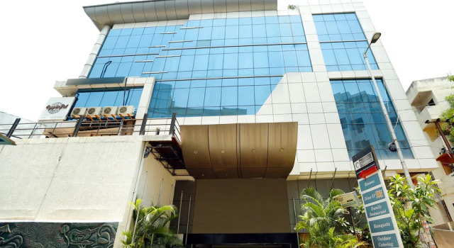Oyo Premium Himayathnagar, Book Hotel Hoteller i Telangana med pool, Swimmingpool