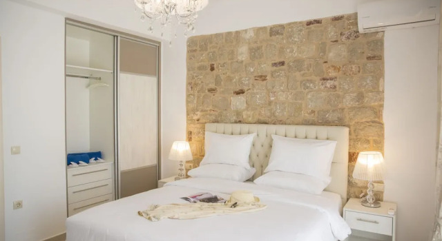 Апартаменты Deluxe G&K Stone Suites