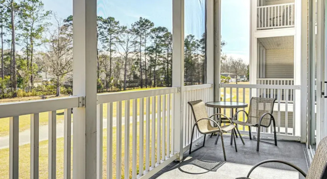 Апартаменты 5 Mi to Myrtle Beach Hot Spots: Condo w/ Perks!