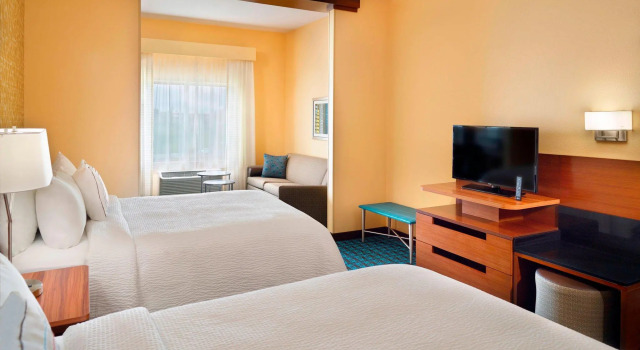 Четырёхместный люкс Fairfield Inn & Suites by Marriott Hendersonville Flat Rock