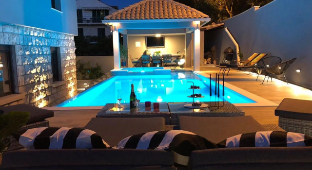Gorgeous Villa in Dubrovnik with Swimming Pool, Забронировать Вилла Дубровник Регион Дубровника, рядом с Частный пляж Hotel Vis