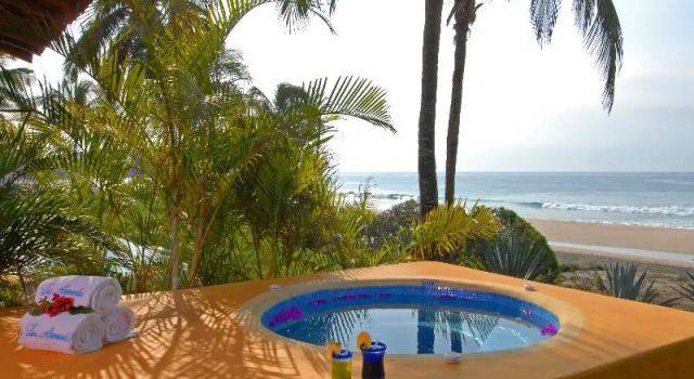 Двухместный номер Standard oceanfront Las Alamandas