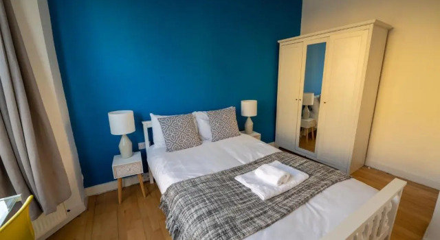 Spacious 5 Bed House, perfect for groups, great location