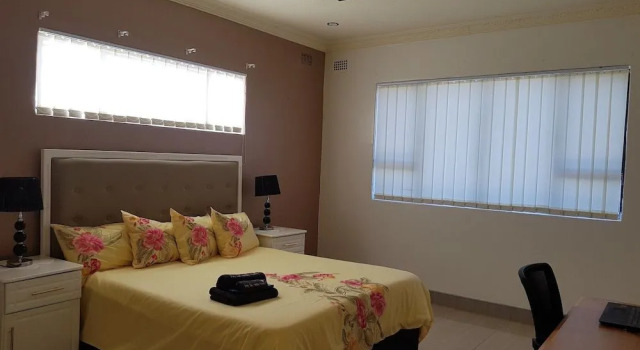 Grey Oak Holiday House, Book Hotel Bulawayo Zimbabwe